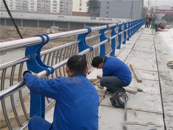 防城港不锈钢桥梁护栏除锈维护的重要性及其方法