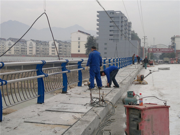防城港不锈钢复合管护栏常见问题及解决方案